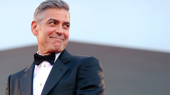 George Clooney received an apology from the Daily Mail newspaper.