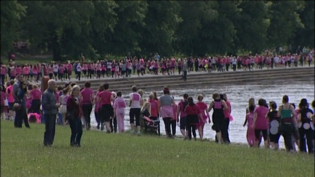 Runners snaking along the Victoria embankment