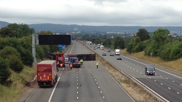 Recovery work to remove lorry on M5
