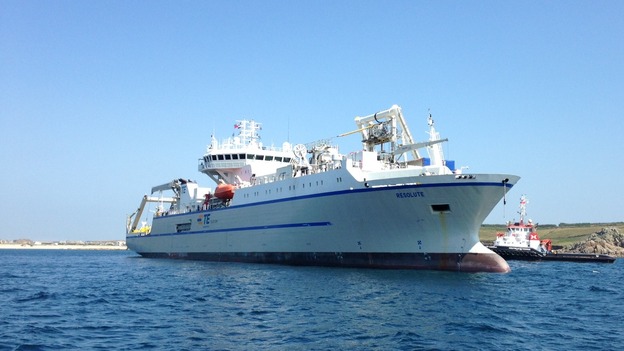 Cable-laying ship