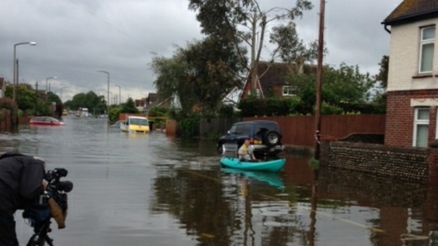 Bognor Regis: Local man does daily commute in a canoe.