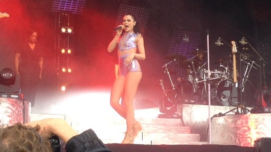 Jessie wore a matching two piece for her gig