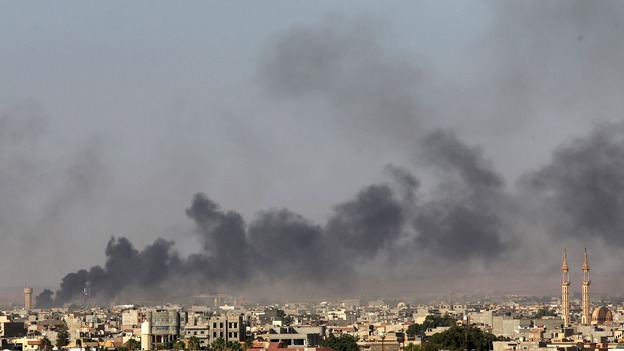 Militants and government forces clash in Benghazi.