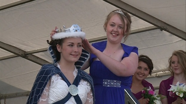 Crown is passed from last year's queen to Ailsa Landels