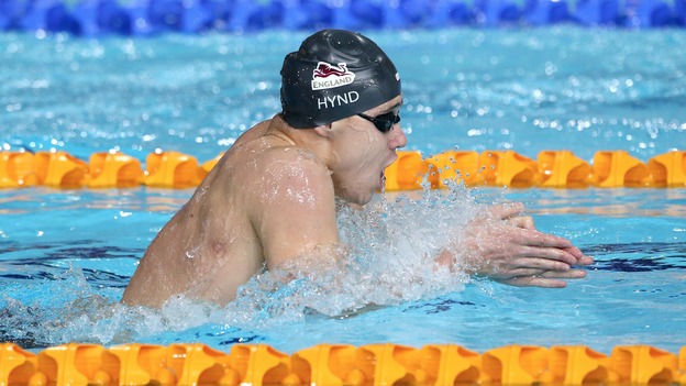 Oliver Hynd on his way to winning gold