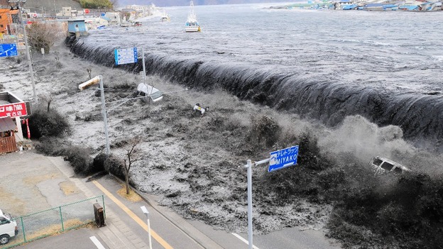 Wave overspilling into street