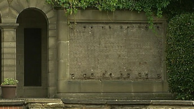 The Broomfield Park war memorial after the theft in 2009.