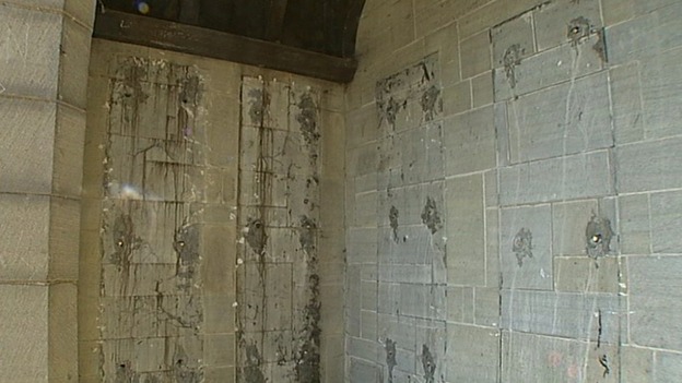 The Broomfield Park war memorial after the theft in 2009.
