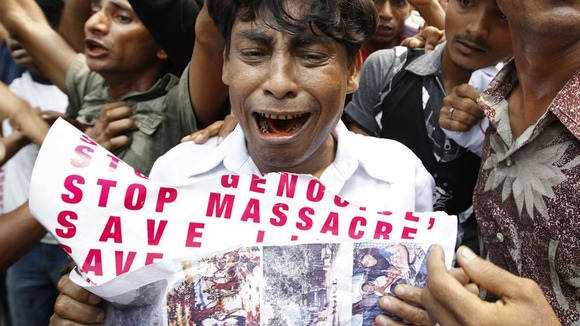 Burma's ethnic Rohingya Muslims in Malaysia protest outside the Myanmar embassy