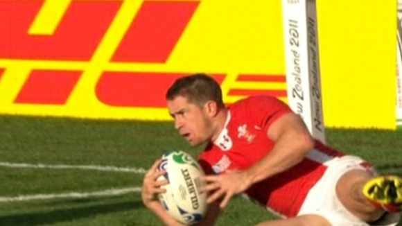 Shane Williams scoring try
