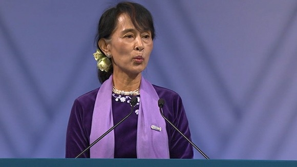 Burmese opposition leader Aung San Suu Kyi makes her speech in Oslo.