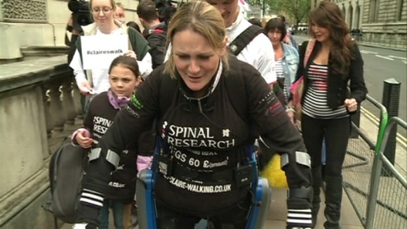 Claire Lomas walking at the London marathon
