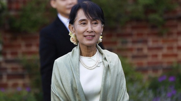 Aung San Suu Kyi arriving at a reception in Oxford last night