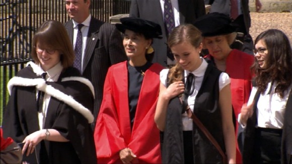 Aung San Suu Kyi arrives to receive her honorary degree in Oxford.