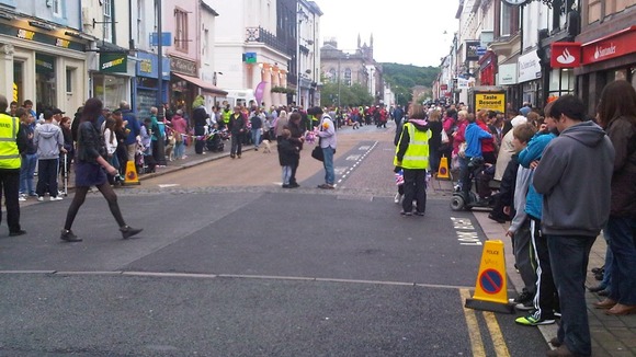 Crowds gather to welcome Dr Timothy Sowton