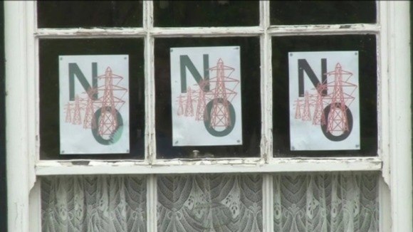 A 'No Plyons' sign
