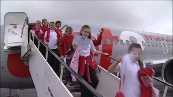 Children disembarking Jubilee plane