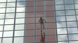 Mark Sluszny completes his vertical run in Brussels.