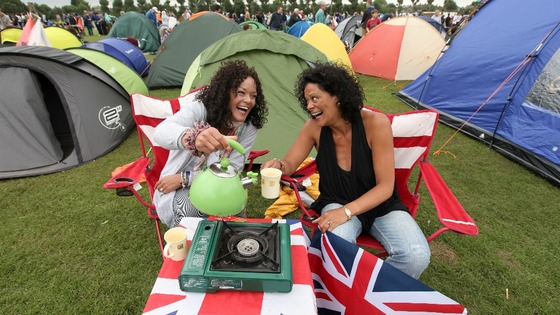 Weather cannot dampen fans' spirits