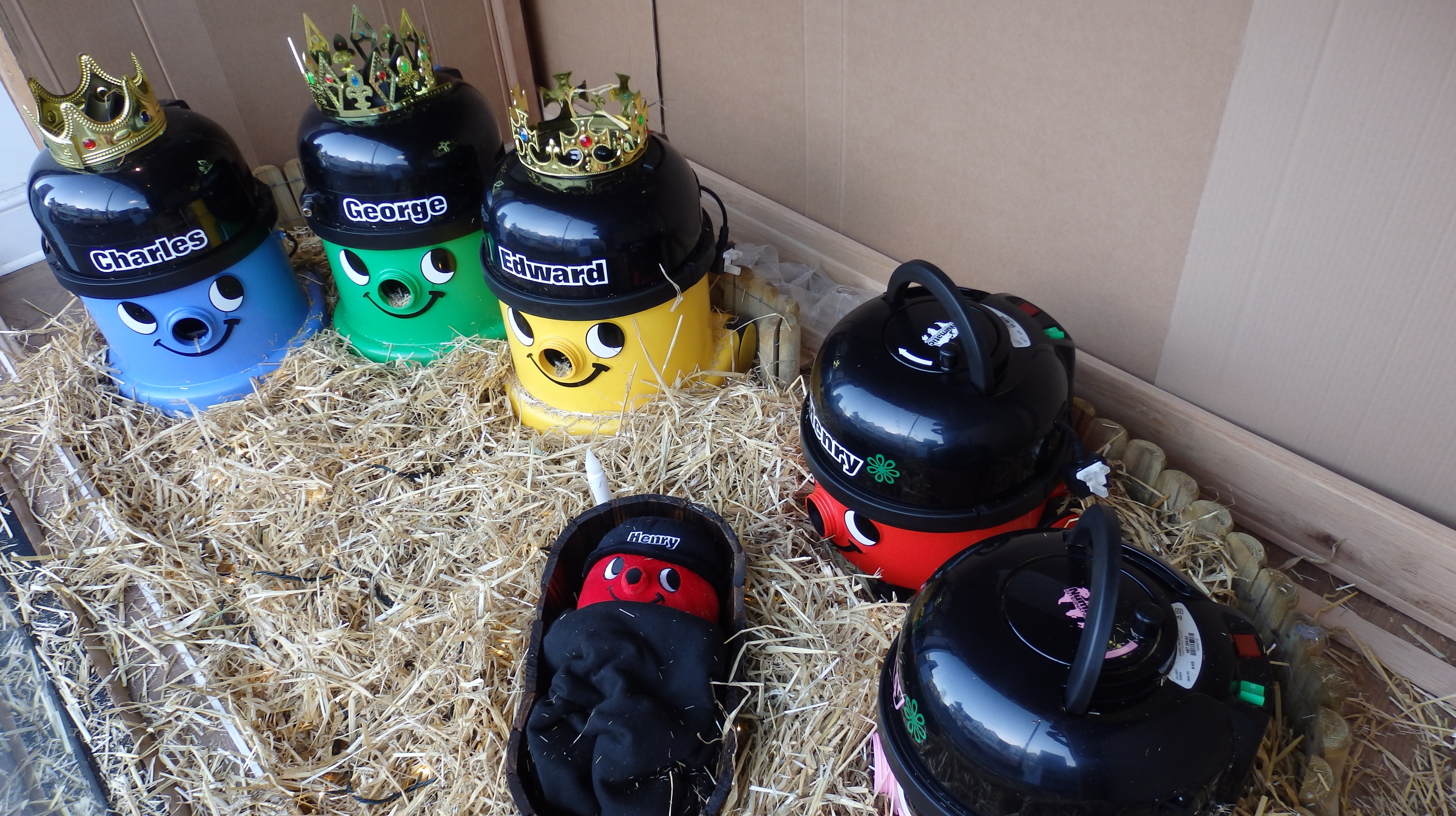 essex shopkeeper recreates nativity scene with henry the christmas scene in old tv