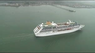 Cruise liner