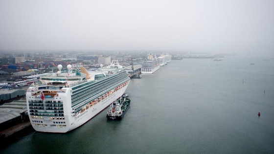 Cruise liners