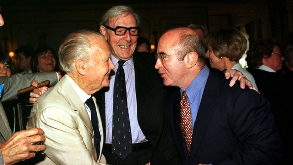 Sykes with actors Sir John Mills and Bob Hoskins at a special lunch thrown in his honour at the Dorchester Hotel, London.