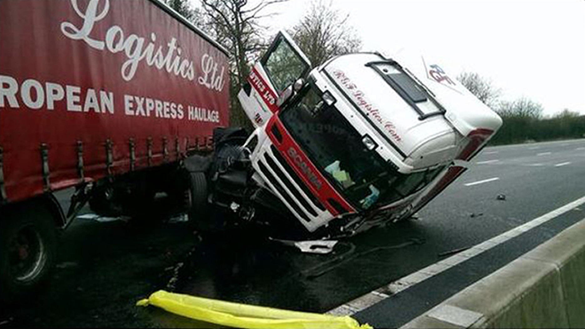 Accident In Surrey Today >> Lorry crash shuts M25 but miraculously no one is hurt - ITV News Accident In Surrey Today >> Lorry crash shuts M25 but miraculously no one is hurt - ITV News