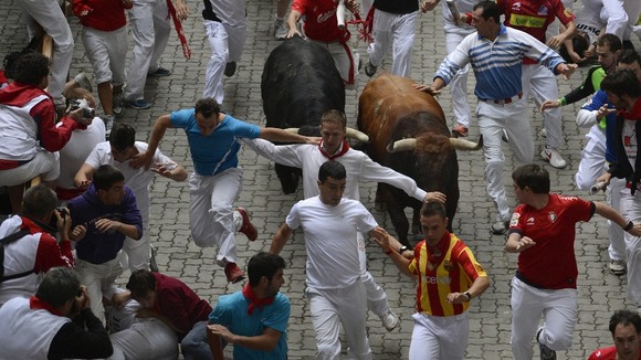 Runners sprint in front of Cebada Gago fighting bulls