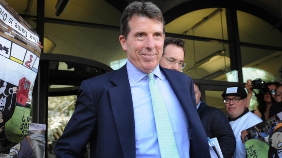 Former Barclays chief executive Bob Diamond will receive a pay off worth between £1.5 million and £2 million, sources said today.