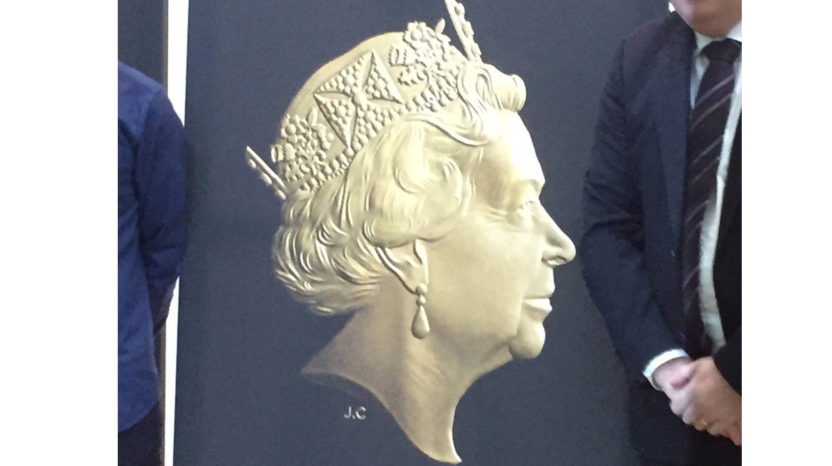 New coin portrait of the Queen unveiled - ITV News