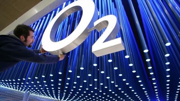 O2 mobile provider struggles to restore network.