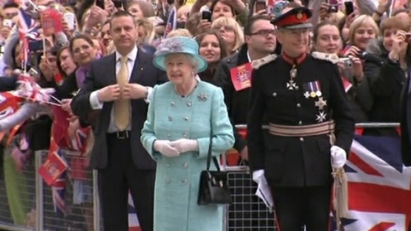 The Queen arrives in Nottingham