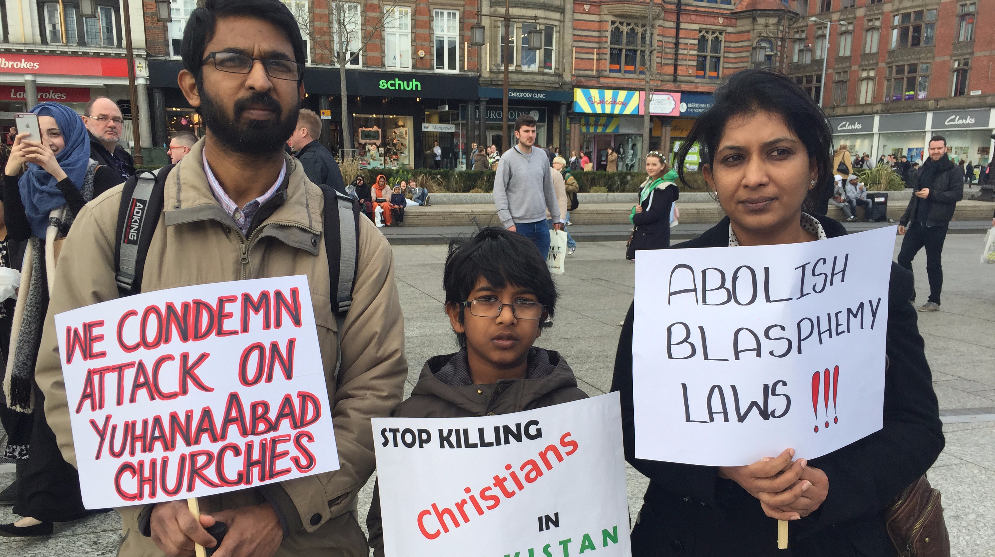 Nottingham rally condemns bomb attacks on Pakistani Christians - ITV News
