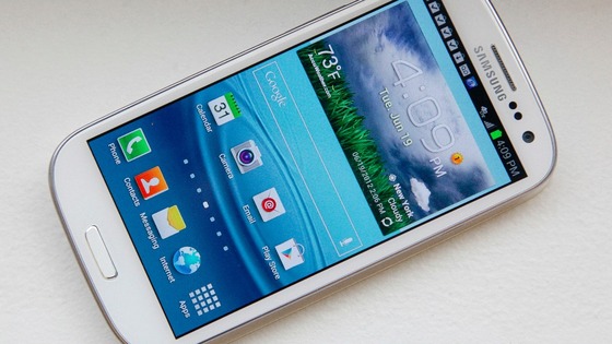 Samsung wants to take on Apple in the smartphone market