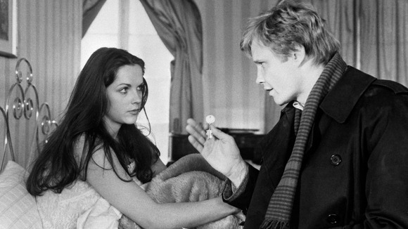 Mary Tamm and American actor Jon Voight in a scene from the thriller "The Odessa File"