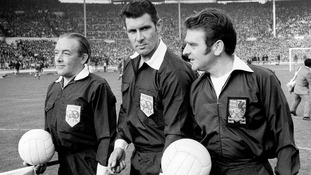 Referee Jack Taylor (centre), pictured in 1971, who has died at the age of 82.