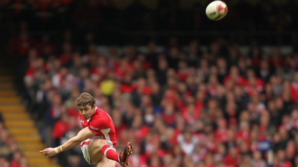 Leigh Halfpenny kicks a penalty