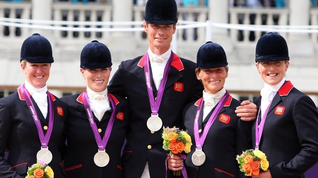 Nicola Wilson, Zara Phillips, William Fox-Pitt, Mary King and Kristina Cook with their silver medals
