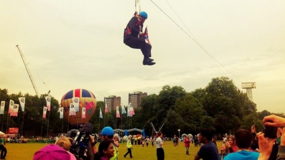 Crowds were left laughing when Boris Johnson was left hanging.