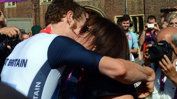 Bradley Wiggins celebrates with his wife Cath after winning the Men's Individual Time Trial