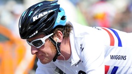 Bradley Wiggins would like helmets to be made compulsory.