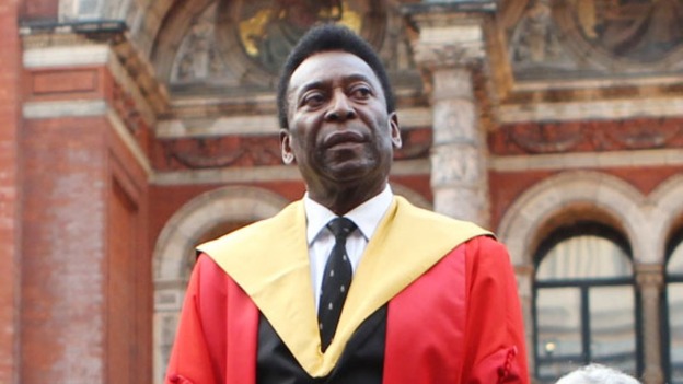 Olympic gold medal winning rower Katherine Grainger, a graduate of the University, stands with former footballer Pele.