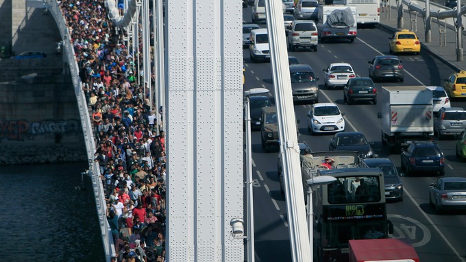 Migrants set off on foot for the border with Austria from Budapest, Hungary, September 4, 2015.