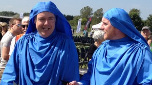 Carwyn Jones and John Hartson in bardic robes