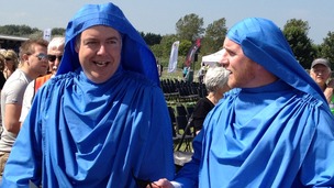 Carwyn Jones and John Hartson in bardic robes