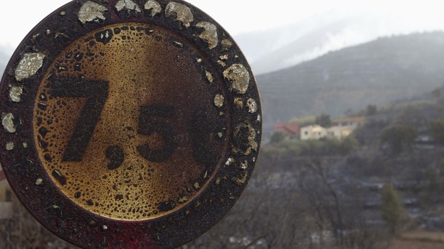 Burnt traffic sign seen in El Tanque