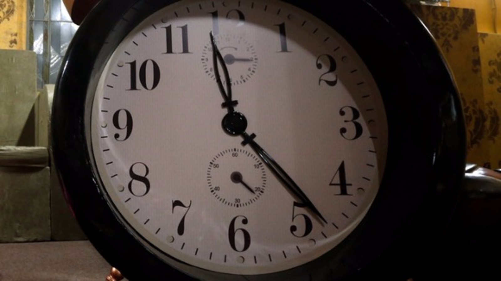 Clocks go back by an hour on Sunday ITV News