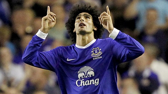 Robin van Persie's debut for Manchester United failed to prevent Everton's 1-0 win thanks to a Marouane Fellaini winner