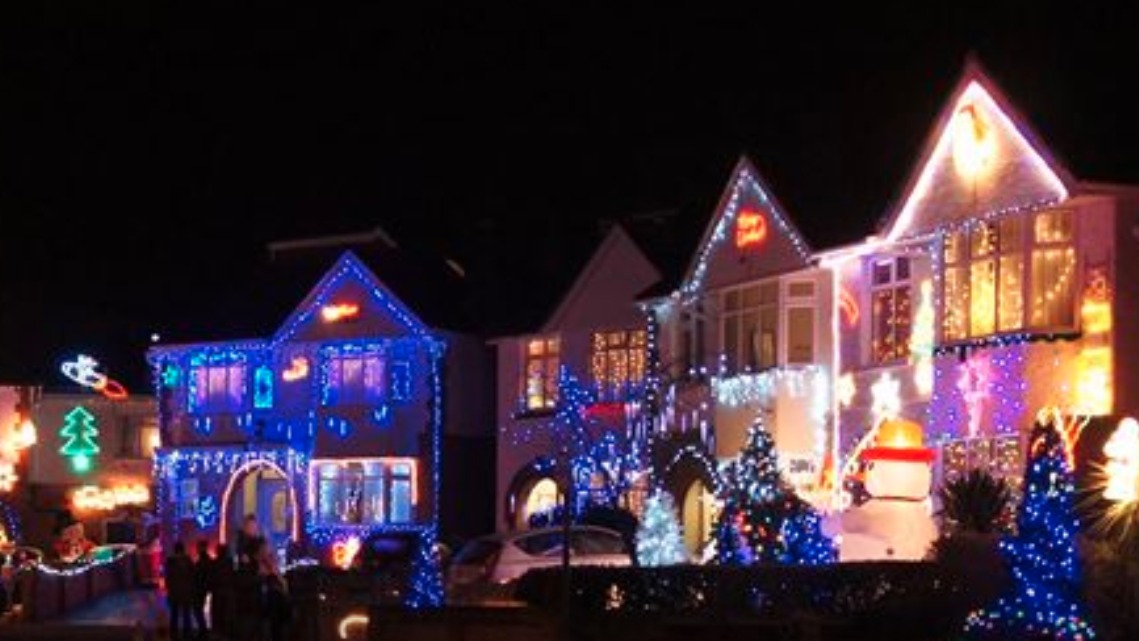 thieves steal charity collection tins at christmas lights thieves steal charity collection tins at christmas lights